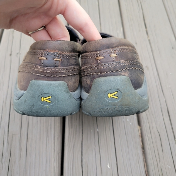 Keen Kaci III Dark Earth/Canteen Oiled Leather Floral Slip-on Oxford Loafer Shoe - Picture 5 of 9